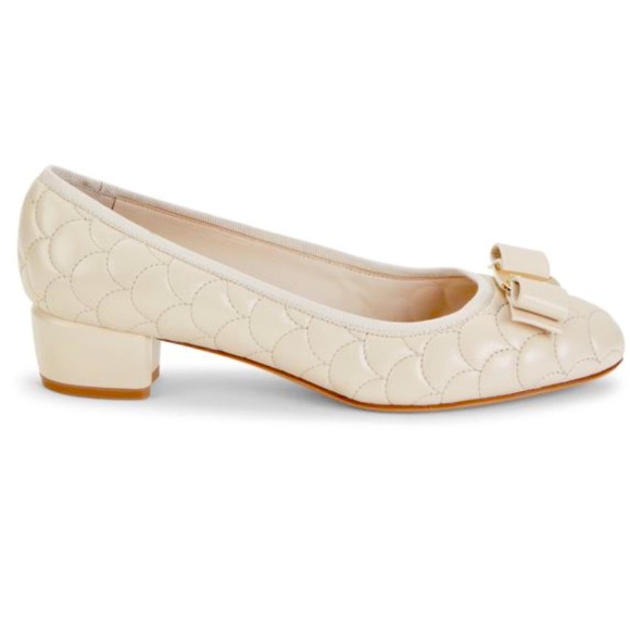 FERRAGAMO VARA QUILTED LEATHER BOW PUMPS IVORY CREAM SIZE 6 - Picture 1 of 13